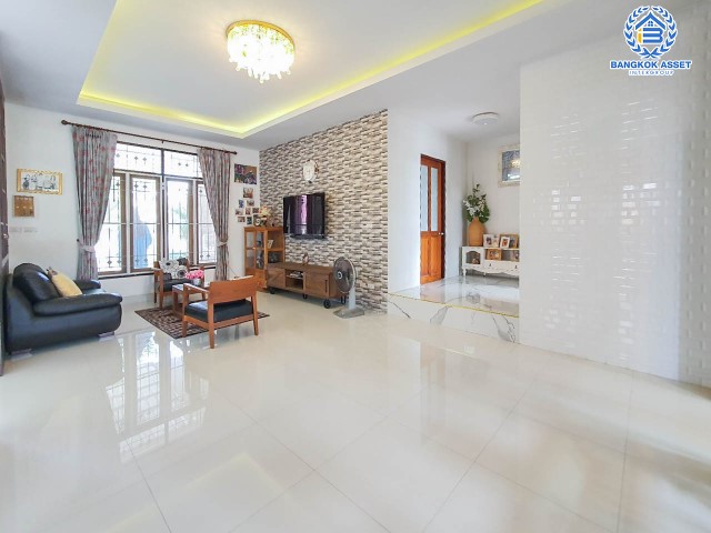 *****บ้านเดี่ยวมือสอง ซอยศิริเกษม17 พุทธมณฑลสาย3 เนื้อที่กว้างขวางมากถึง 158.30 ตร.ว. มาพร้อมฟังก์ชัน 2 ห้องนอน 3 ห้องน้ำ ที่จอดรถ 3 คัน ต่อเติมครบ พร้อมเข้าอยู่ได้ทันที ตั้งบนทำเลเดินทางสะดวก ใกล้รถไฟฟ้าสายสีน้ำเงิน "สถานีบางหว้า" ใกล้ทางด่วน "ศรีรัช"  จองเลย!